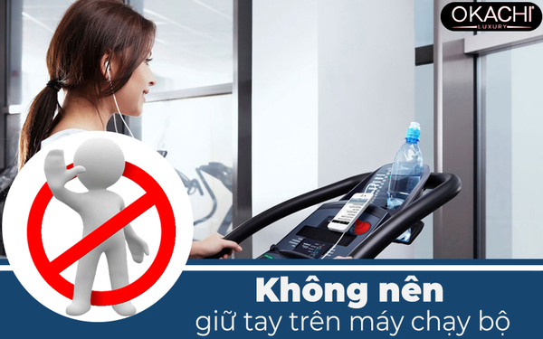 Hướng Dẫn Sử Dụng Máy Chạy Bộ An Toàn Và Tối Ưu Hiệu Quả khong nen giu tay tren may chay bo1 - Hướng Dẫn Sử Dụng Máy Chạy Bộ An Toàn Và Tối Ưu Hiệu Quả